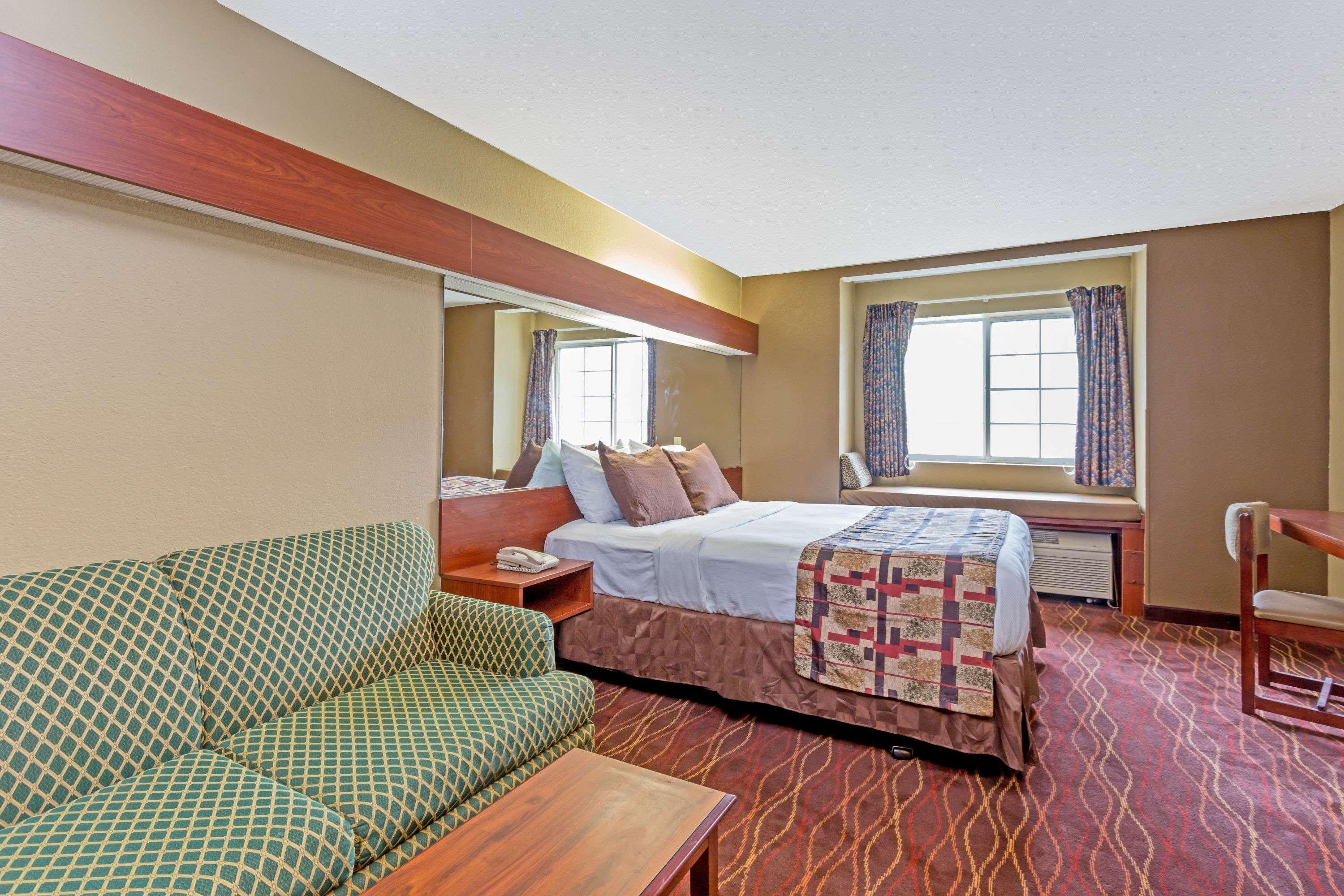 Microtel & By Wyndham Hotel 2*