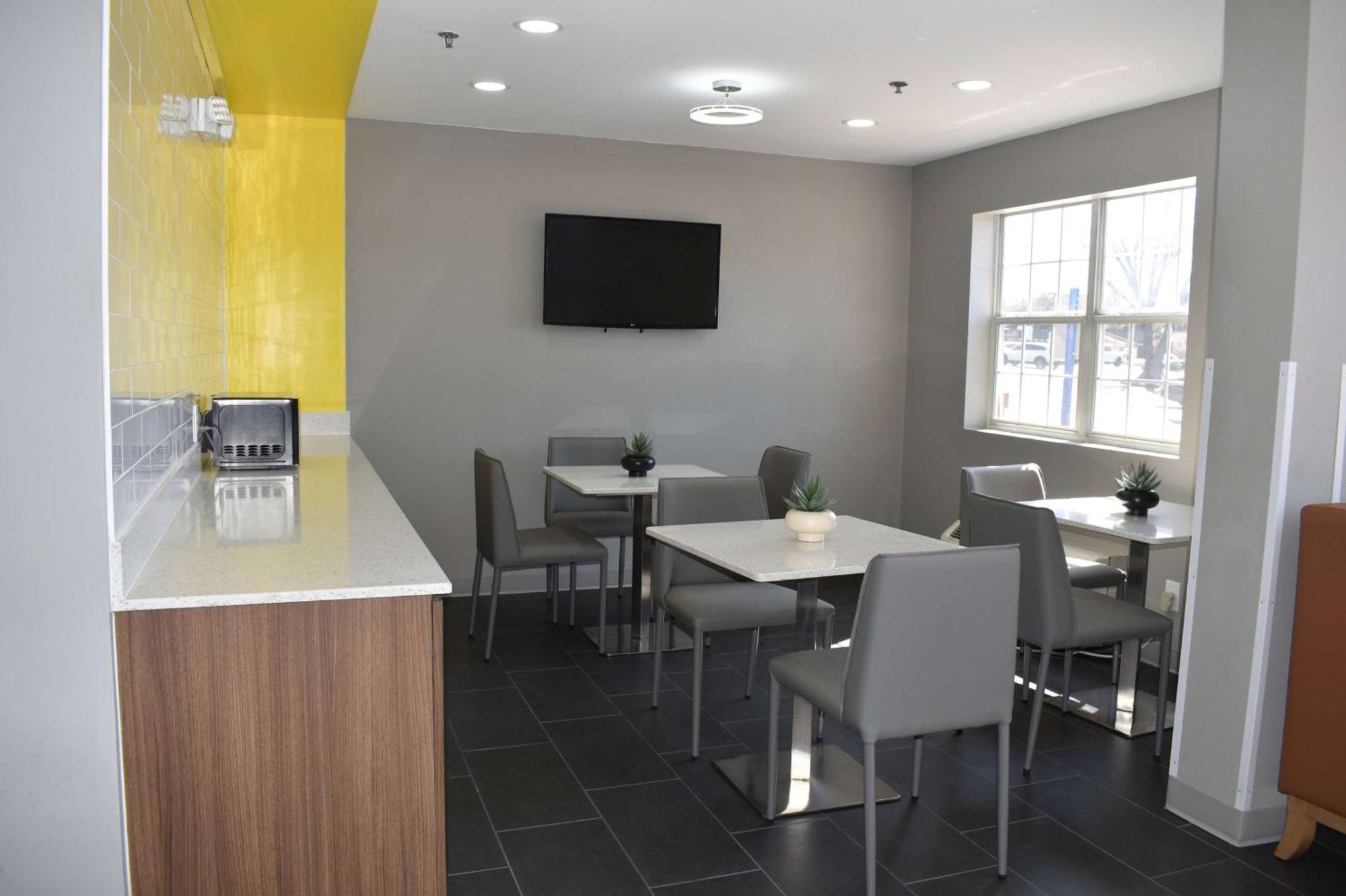 Microtel & By Wyndham Hotel 2*