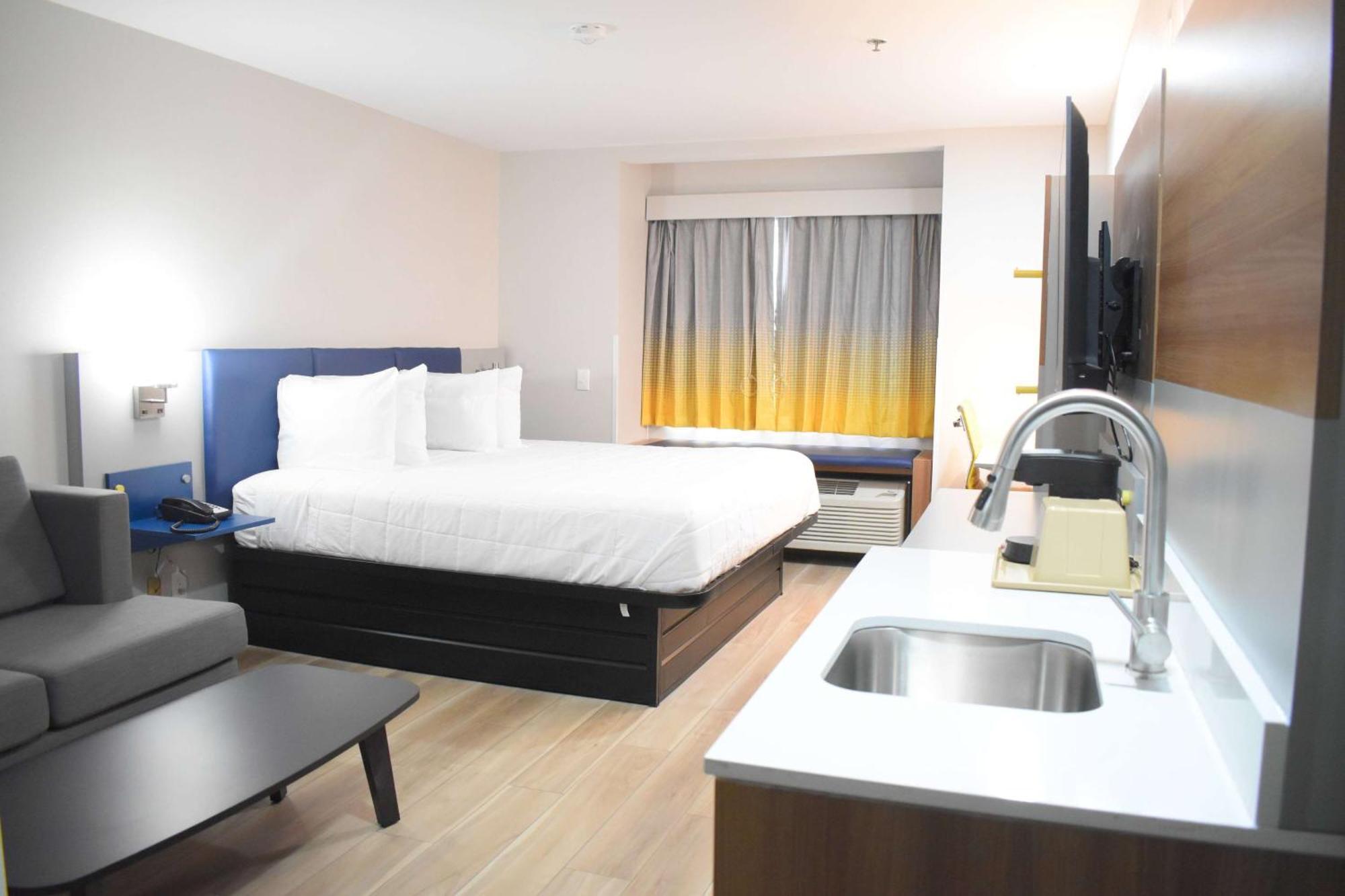 Hotel Microtel & By Wyndham 2*