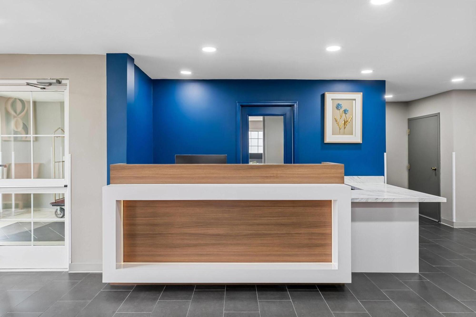 Microtel & By Wyndham Hotel 2*
